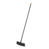 1003467 Fiskars sópur með álskafti Solid