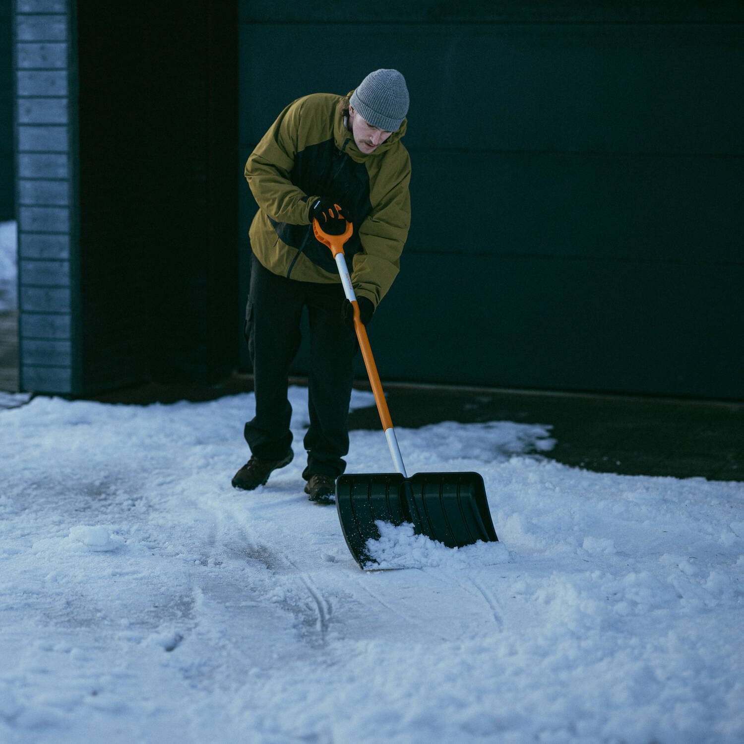ZL-1062828 Fiskars Plus snjóskófla/-skafa